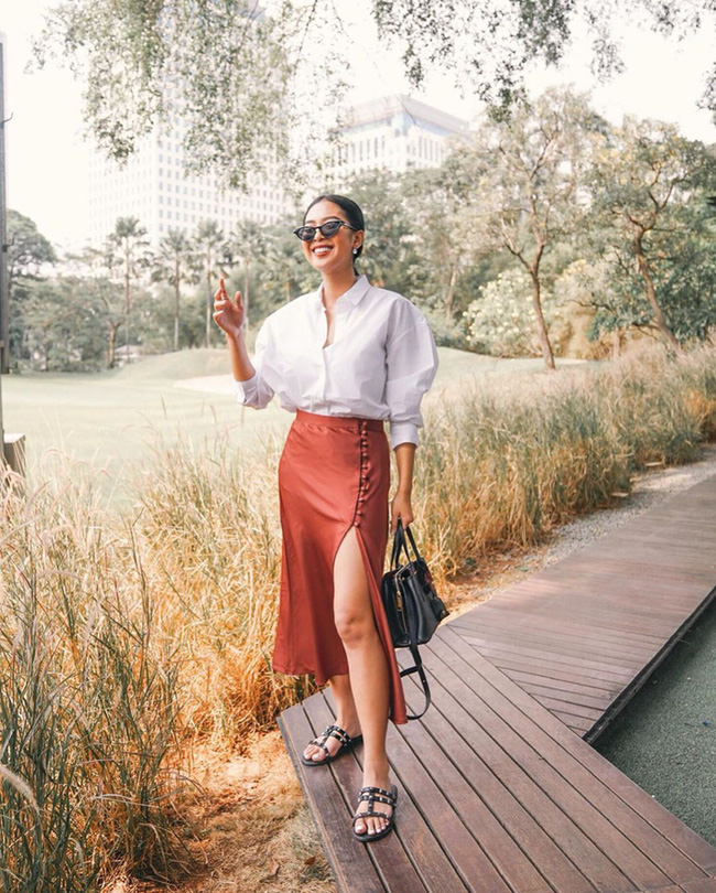 Sơ mi + chân váy midi: Công thức giúp nàng công sở tuổi 30 hack eo thon dáng chuẩn đẹp miễn chê-12