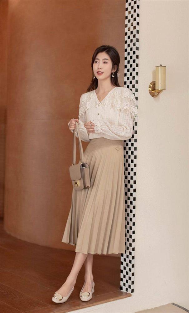 Sơ mi + chân váy midi: Công thức giúp nàng công sở tuổi 30 hack eo thon dáng chuẩn đẹp miễn chê-2