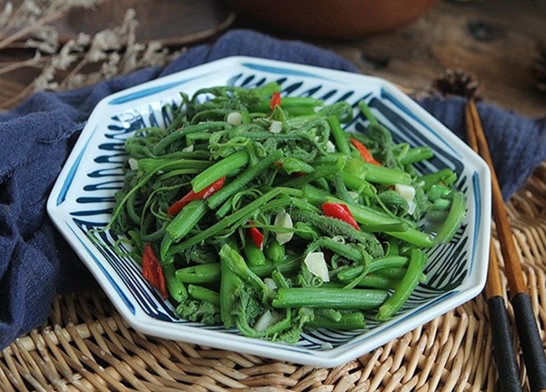 Mùa dịch nhà nào cũng chăm dùng tỏi để tăng đề kháng nhưng khuyến cáo không kết hợp 6 thực phẩm sau kẻo giống như ăn phải thuốc độc-2