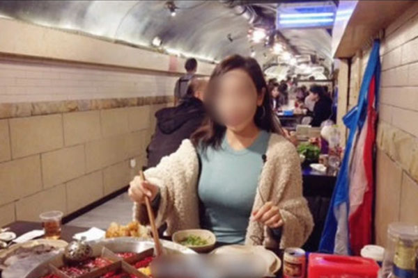 Người phụ nữ gào khóc trước tòa, chuyện phía sau vừa thương vừa giận-4
