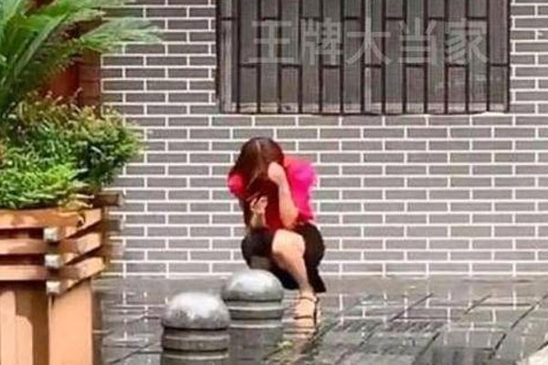 Quên trò giấu giếm cũ, tên chồng ăn vụng lộ mặt tòm tem với cỏ gần hang và cái kết đắng cho cả đôi mèo mả gà đồng-5