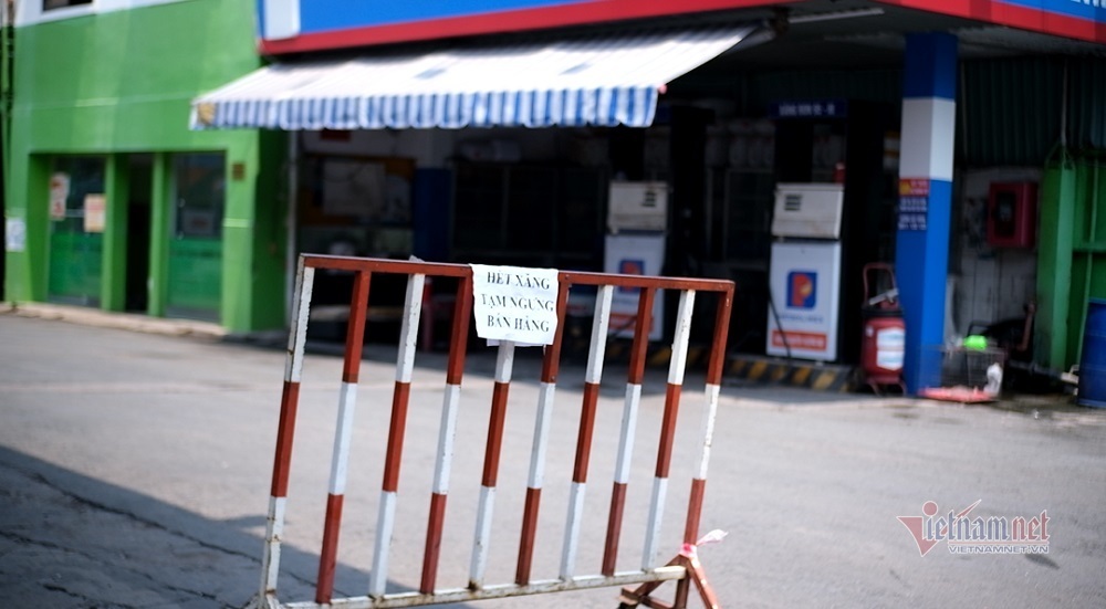 Dân tình vẫn kéo đi đổ xăng trước giờ G-3