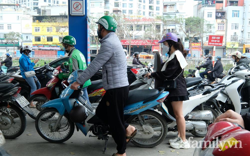 NÓNG: Nhiều cây xăng ở Hà Nội bất ngờ treo biển hết xăng trước giờ điều chỉnh giá-11