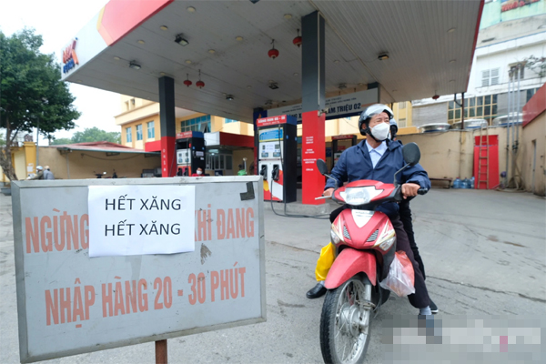 Giá xăng tăng sốc, lên sát 30.000 đồng/lít-2