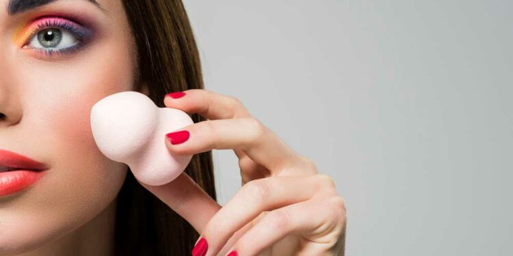 Mẹo vệ sinh miếng bọt biển trang điểm chỉ trong phút mốt, giúp khử sạch mùi hôi nhưng nhiều chị em không biết-2