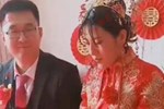 Cô dâu vừa đi vừa khóc một mình đến hôn lễ, nguyên nhân phía sau khiến dân mạng bức xúc: Cha mẹ già mà hồ đồ!-4