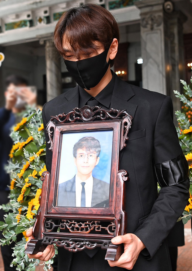 Nghẹn lòng khi nghe ca khúc đạo diễn Vũ Ngọc Phượng tự chọn để bật tại lễ tang của chính mình-1