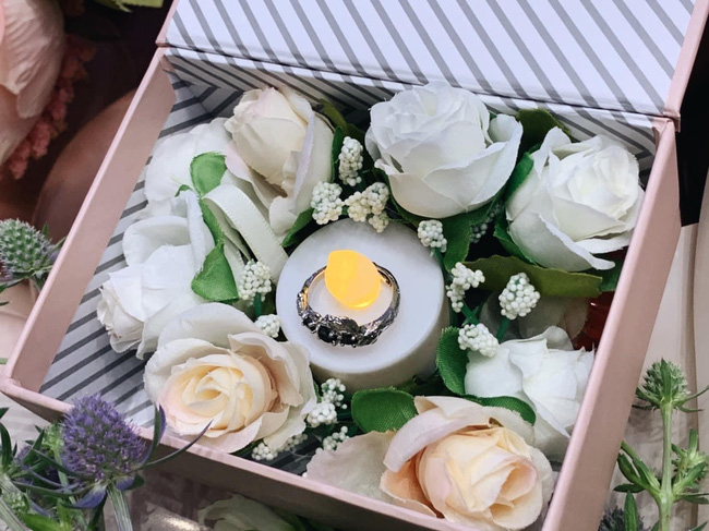 Xót xa khoảnh khắc bạn trai Tangmo Chiếc Lá Bay giữ chiếc nhẫn cầu hôn trong tang lễ bạn gái-3