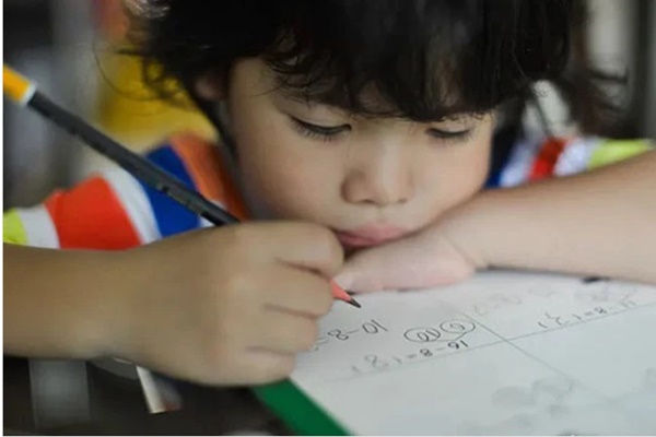 Cô giáo đăng ảnh ngủ trưa rồi ngay lập tức xoá đi, phụ huynh phát hiện điểm bất thường, nóng mặt yêu cầu cô phải giải trình gấp-3