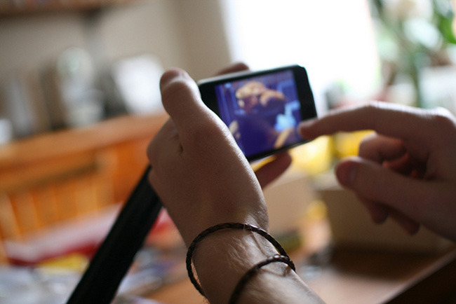 Con đang ngồi học online thì có hành động KỲ LẠ, bà mẹ tới gần mà run rẩy tay chân phải đăng đàn cầu cứu: Có nên đem con đi bác sĩ?-2