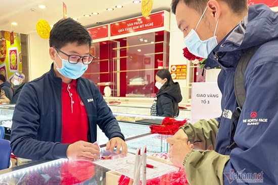 Giá vàng hôm nay 12/3: Tăng chậm lại, chờ tín hiệu mới