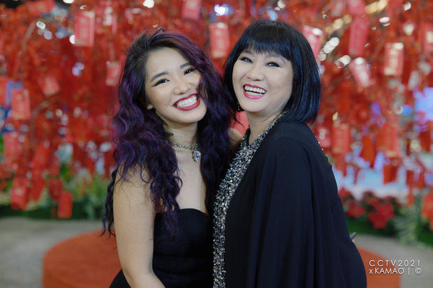 Ái nữ nhà cặp đôi huyền thoại Cẩm Vân - Khắc Triệu phục hồi kỳ diệu sau tai nạn ô tô kinh hoàng, đứng hát chung sân khấu với bố mẹ cực ngọt ngào-4