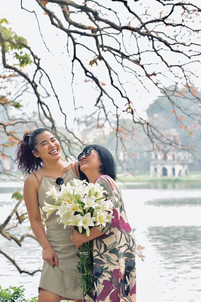 Ái nữ nhà cặp đôi huyền thoại Cẩm Vân - Khắc Triệu phục hồi kỳ diệu sau tai nạn ô tô kinh hoàng, đứng hát chung sân khấu với bố mẹ cực ngọt ngào-8