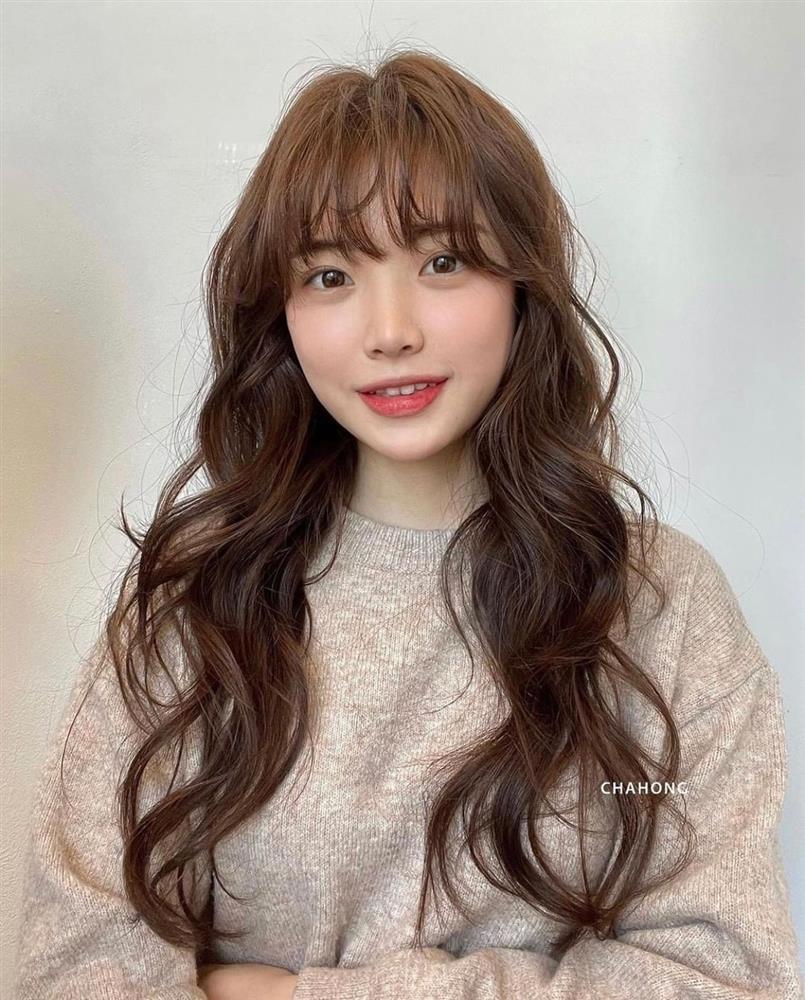 Là tóc xoăn nhưng 4 kiểu này giúp trẻ ra 5 tuổi, còn đang là xu hướng hot rần rần ngoài tiệm-1