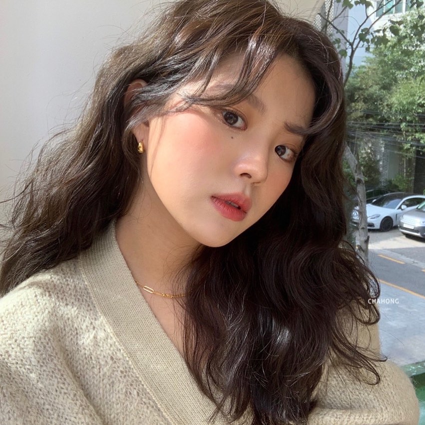 Là tóc xoăn nhưng 4 kiểu này giúp trẻ ra 5 tuổi, còn đang là xu hướng hot rần rần ngoài tiệm-10