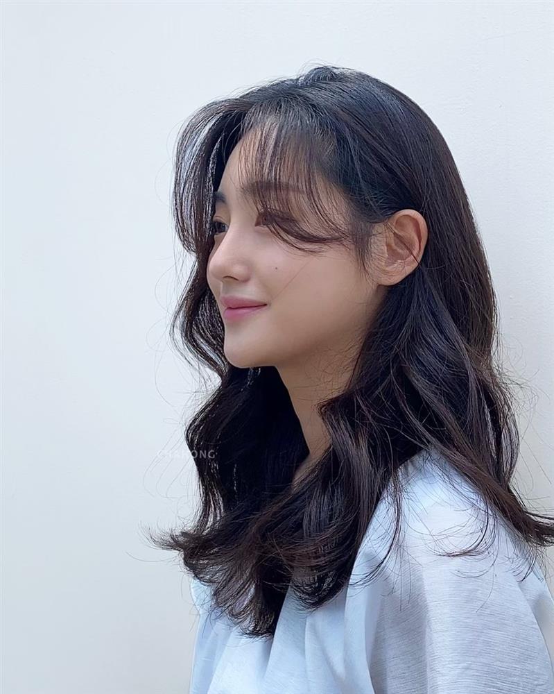 Là tóc xoăn nhưng 4 kiểu này giúp trẻ ra 5 tuổi, còn đang là xu hướng hot rần rần ngoài tiệm-12