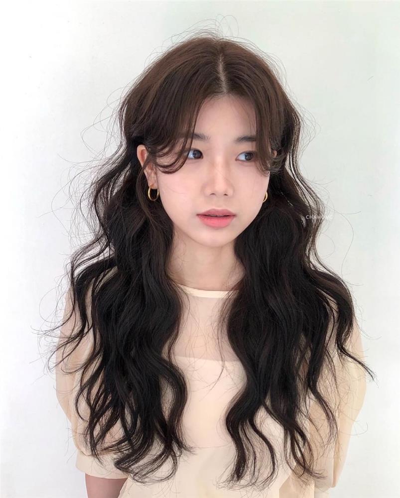 Là tóc xoăn nhưng 4 kiểu này giúp trẻ ra 5 tuổi, còn đang là xu hướng hot rần rần ngoài tiệm-2