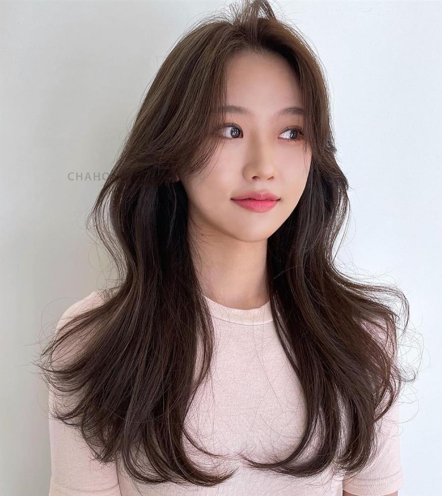 Là tóc xoăn nhưng 4 kiểu này giúp trẻ ra 5 tuổi, còn đang là xu hướng hot rần rần ngoài tiệm-16