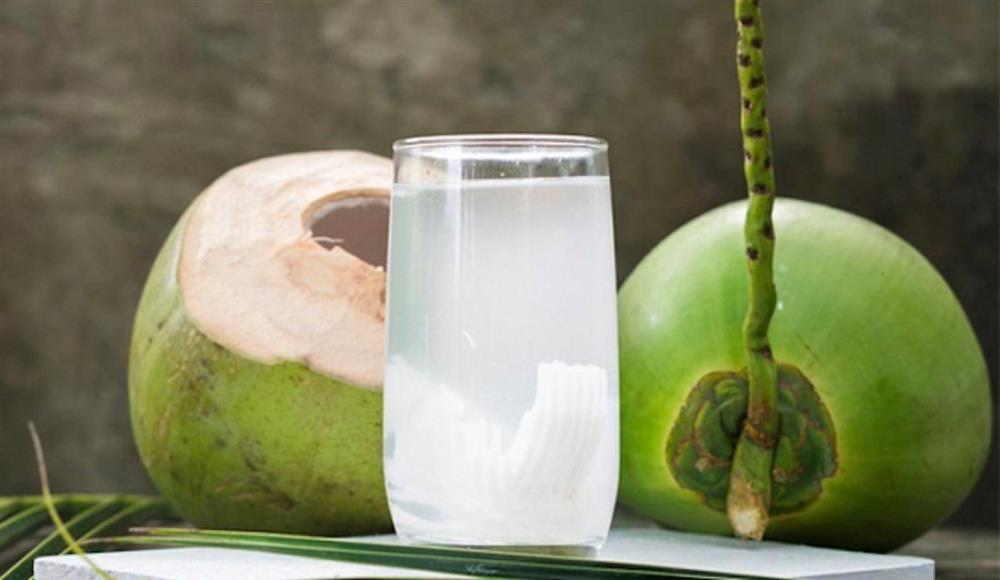 F0 uống nước dừa rất tốt: Nhưng đừng dại uống trong 3 thời điểm này, tiết lộ 2 khung giờ vàng uống nước dừa để hấp thụ trọn vẹn dinh dưỡng-1