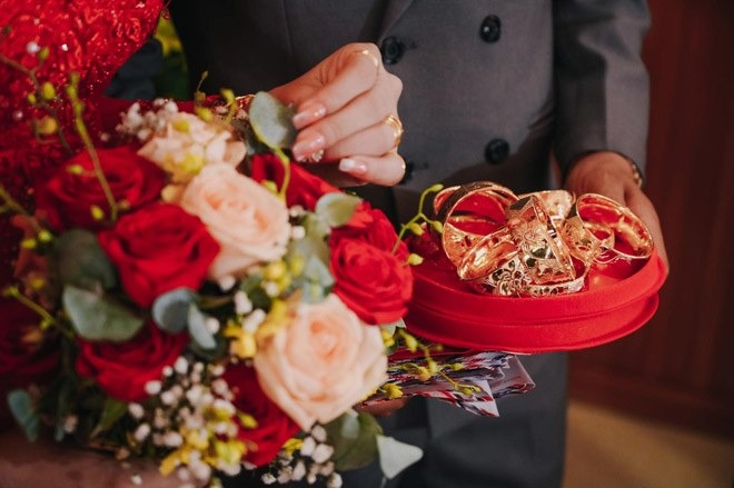 Những màn trao sổ đỏ, vàng 100 cây - kim cương 20 tỷ rúng động trong đám cưới: Kết hôn chính là màn gọi vốn thành công nhất!-11