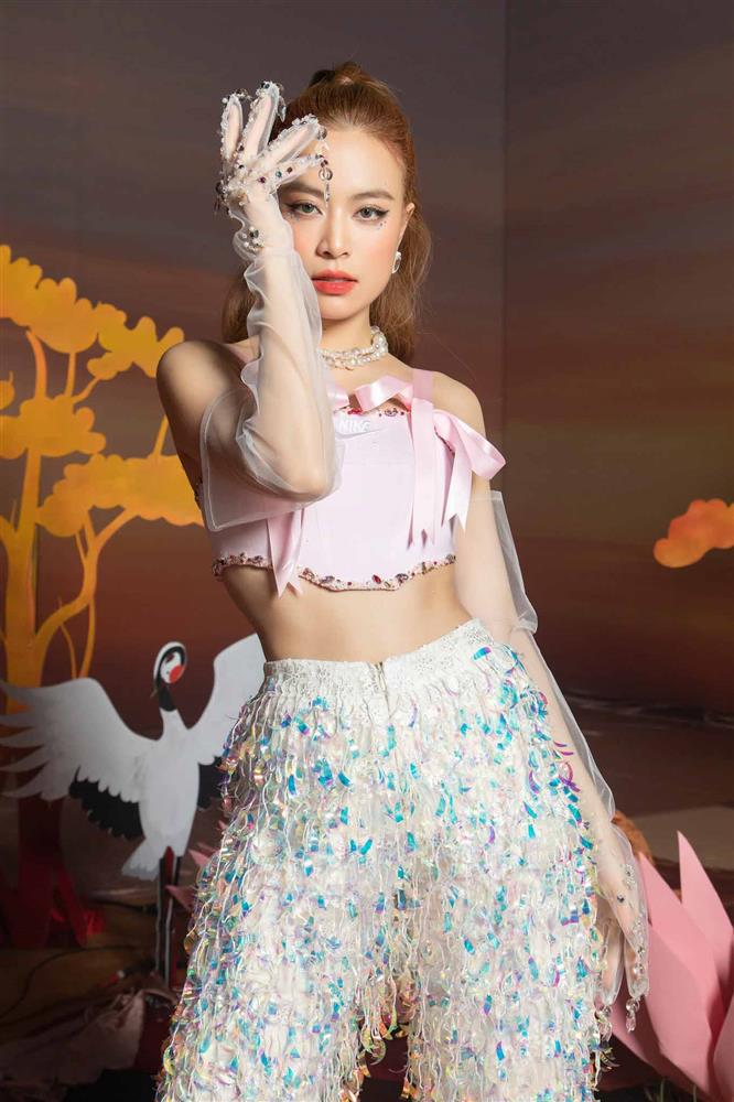 Hoàng Thuỳ Linh mặc đồ ngắn được khen ngợi sắc vóc quá đỉnh cao ở tuổi 33-1