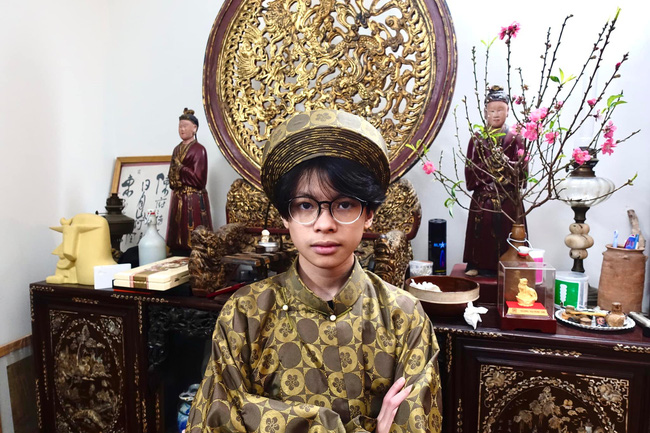 Cậu bé bóc phốt bố mê gái trong Bố ơi mình đi đâu thế sau 8 năm: Lột xác như trai Hàn, mái tóc lãng tử khác xa hồi bé-3