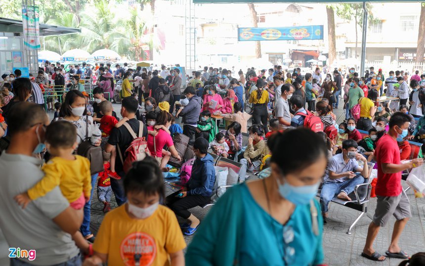 Trẻ mắc Covid-19 tăng mạnh, nhiều trẻ cấp cứu trong đêm vì co giật-1