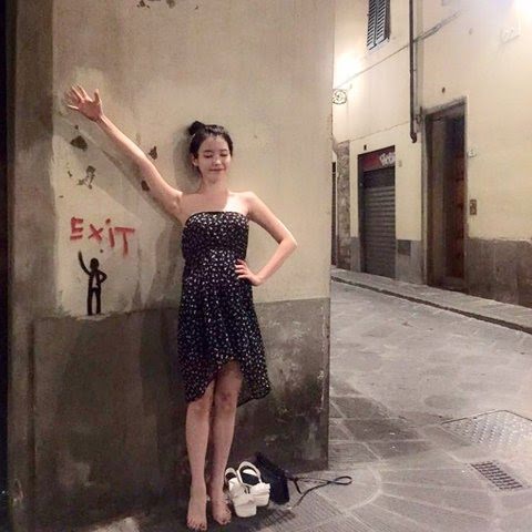 Sao Hàn lộ vóc dáng gầy đến xót xa khi diện váy áo ngắn cũn khoe chân, khoe eo-5