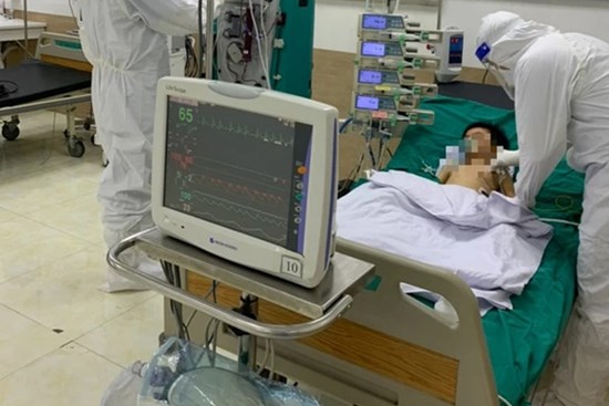 Hải Phòng: Bệnh nhi hơn 2 tuổi nhiễm SARS-CoV-2 sốt cao không hạ nhập viện đã nguy kịch