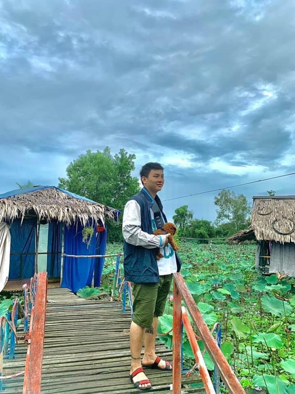 Hoài Lâm livestream cuộc sống bình dị ở quê nhà, 1 thay đổi ngoại hình khiến netizen dụi mắt 3 lần mới nhận ra?-5