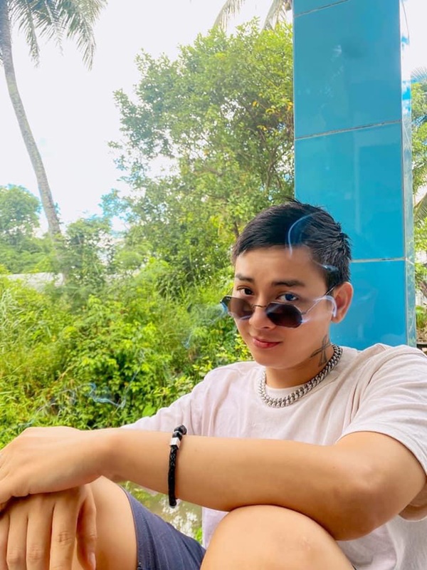 Hoài Lâm livestream cuộc sống bình dị ở quê nhà, 1 thay đổi ngoại hình khiến netizen dụi mắt 3 lần mới nhận ra?-6