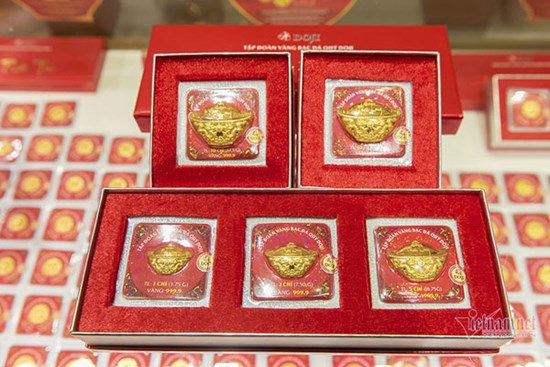 Giá vàng hôm nay 13/3: Mất mốc 70 triệu đồng/lượng