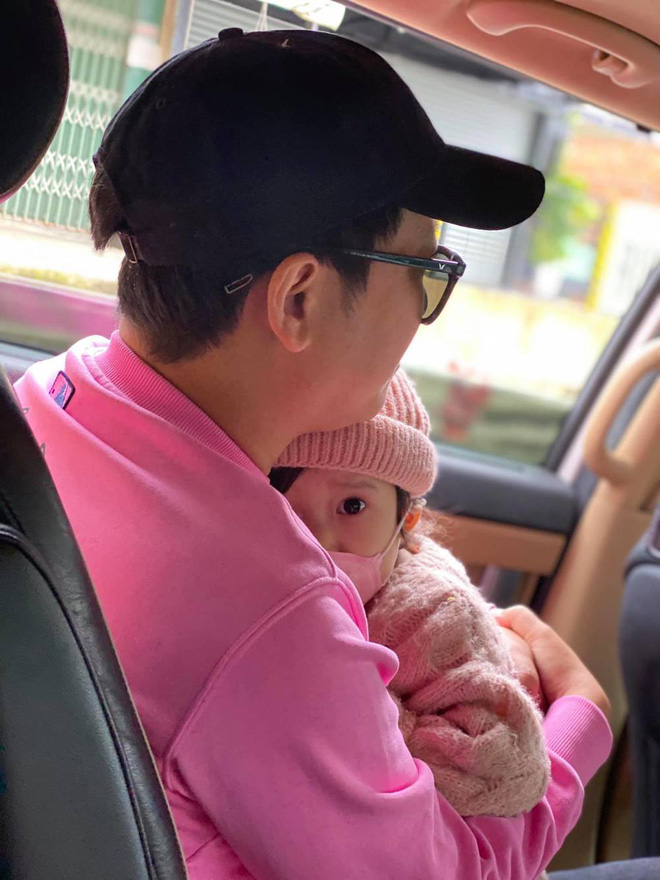 Nhã Phương để lộ gương mặt của con gái trên livestream, thế nào mà dân tình&nbsp;phát sốt?-3