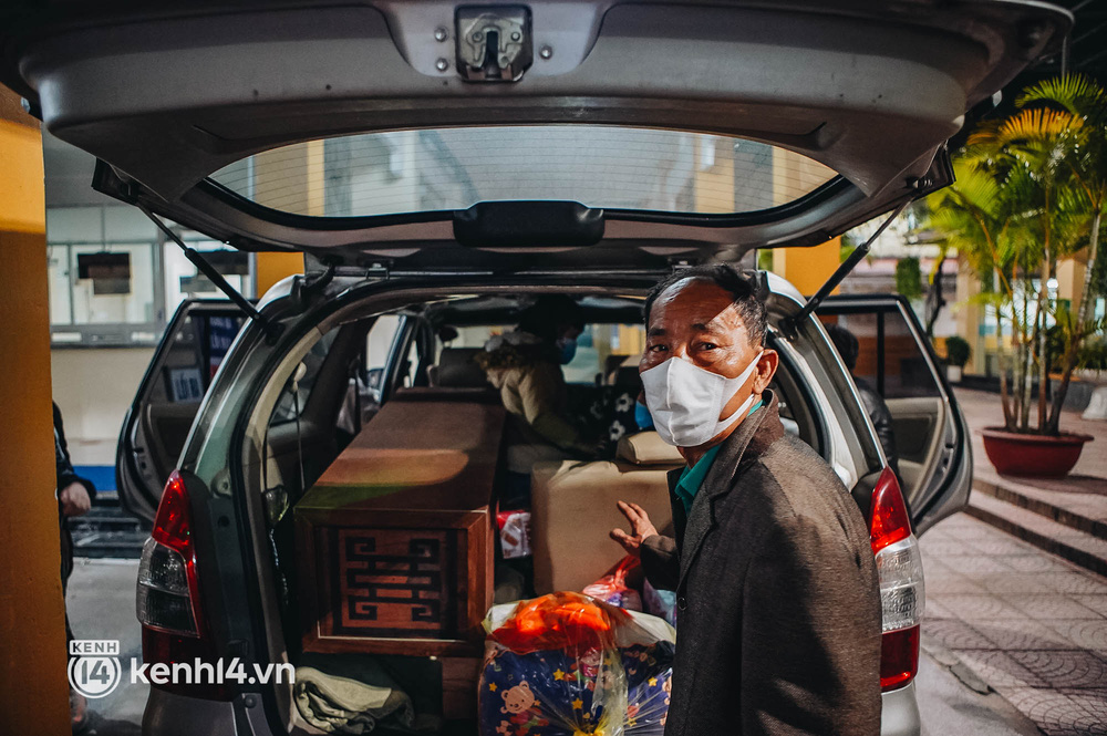 ẢNH: Thi thể bé gái 3 tuổi được trở về trong vòng tay người thân, những tiếng khóc nấc nghẹn khiến ai cũng xót xa-5