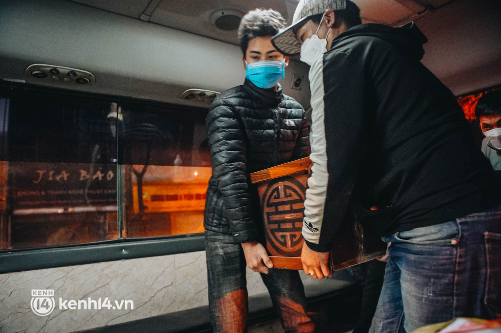 ẢNH: Thi thể bé gái 3 tuổi được trở về trong vòng tay người thân, những tiếng khóc nấc nghẹn khiến ai cũng xót xa-11