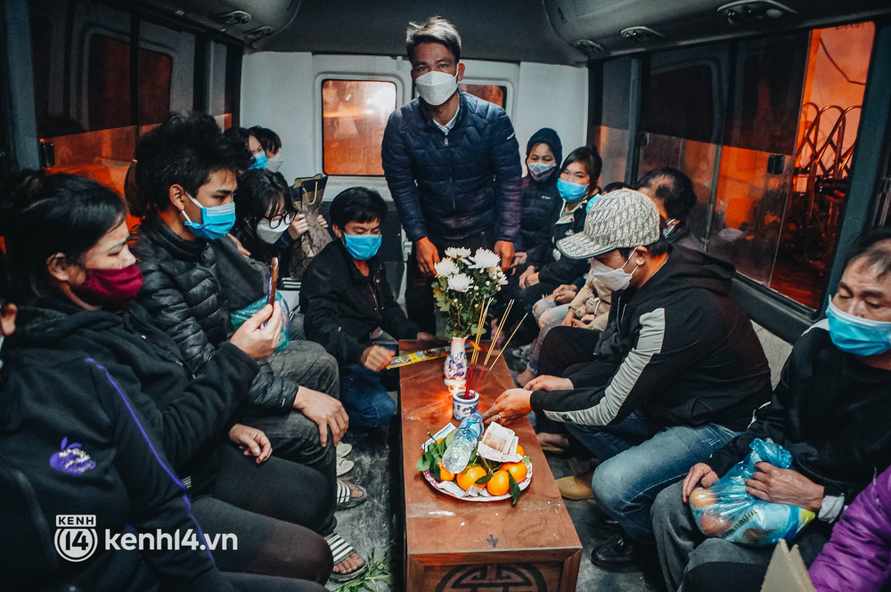 ẢNH: Thi thể bé gái 3 tuổi được trở về trong vòng tay người thân, những tiếng khóc nấc nghẹn khiến ai cũng xót xa-12