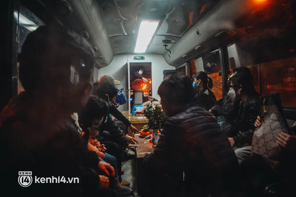 ẢNH: Thi thể bé gái 3 tuổi được trở về trong vòng tay người thân, những tiếng khóc nấc nghẹn khiến ai cũng xót xa-19