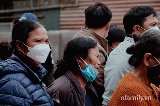 Đám tang bé gái bị nhân tình của mẹ bạo hành tử vong: Nhói lòng cảnh người đầu bạc tiễn kẻ đầu xanh-5
