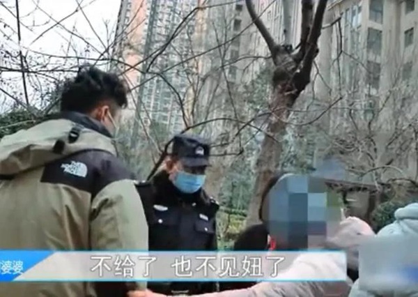 Mẹ chồng âm thầm đến thăm cháu nội, con dâu biết chuyện liền ngăn cản và lập tức báo cảnh sát, nguyên nhân khiến dân mạng tán thành-3