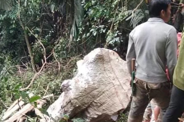 Huy động 100 người vào rừng đưa thi thể người đàn ông bị đá đè chết về nhà-1