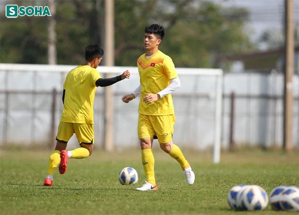 NÓNG: HLV Park Hang-seo loại Đình Trọng, gạch tên 4 cầu thủ khỏi danh sách tuyển Việt Nam-1