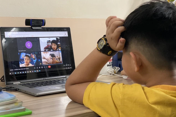 Phụ huynh, giáo viên nói về cách vợ Xuân Bắc ném điện thoại, phạt con khi có hình 18+ trên Facebook: Tội nhất đứa trẻ bị bạn bè trêu chọc!-6