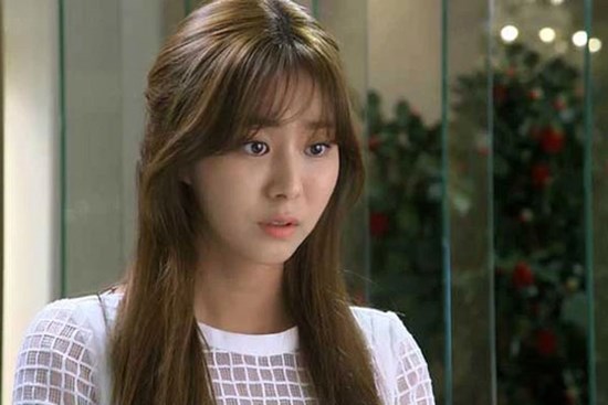 Đi làm về ngửi thấy mùi tanh ngòm trong nhà, tôi mở cửa ra thì sốc óc trước hành động của chồng