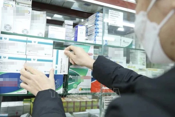 Trẻ em mắc COVID-19 nên và không nên dùng những loại thuốc nào?-1