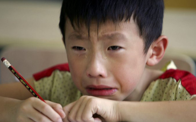 3 câu có độ SÁT THƯƠNG cao mà bố mẹ không nên nói với con trai: CÂU THỨ NHẤT không giúp con tiến bộ mà có nguy cơ khiến gia đình tan đàn xẻ nghé-3