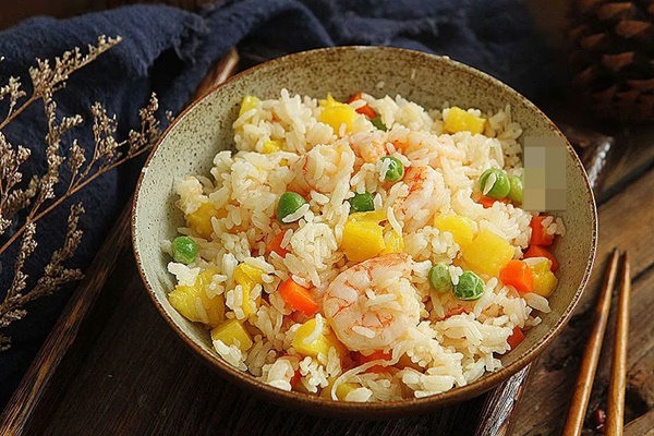 Cơm nguội đừng lãng phí bỏ đi, mang đi rang cùng với loại quả này ăn chua ngọt cực ngon, người lớn và trẻ em đều thích mê-1