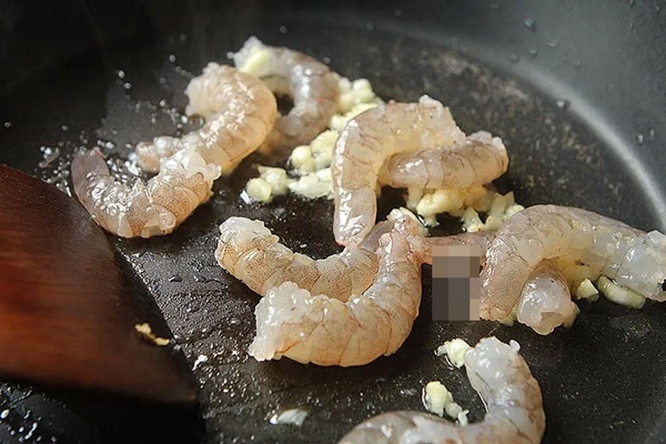 Cơm nguội đừng lãng phí bỏ đi, mang đi rang cùng với loại quả này ăn chua ngọt cực ngon, người lớn và trẻ em đều thích mê-7