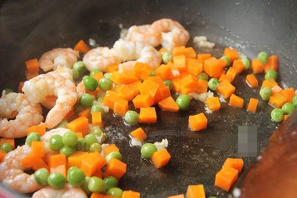 Cơm nguội đừng lãng phí bỏ đi, mang đi rang cùng với loại quả này ăn chua ngọt cực ngon, người lớn và trẻ em đều thích mê-8