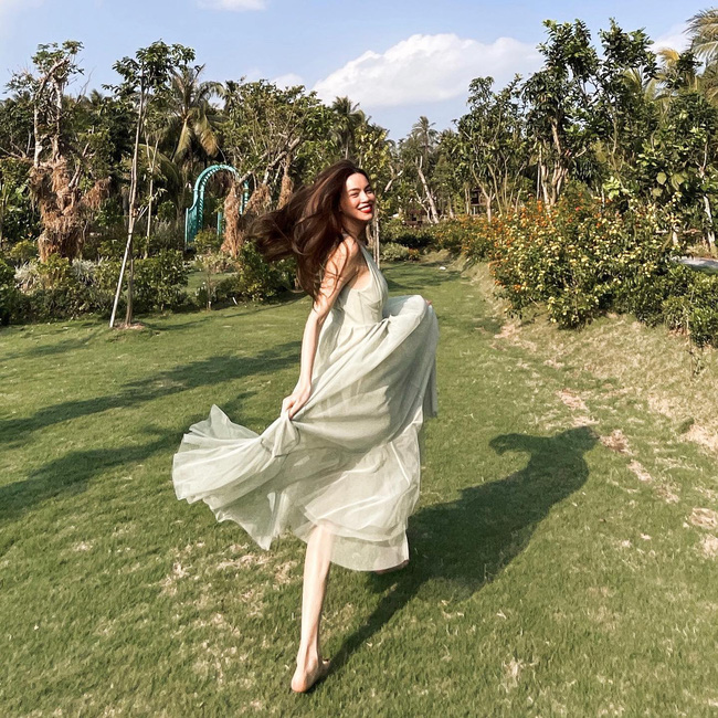 Hà Hồ đúng là bà chúa diện váy hai dây, tìm đỏ mắt không thấy set nào xấu-10