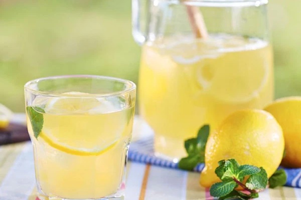 F0 sáng ngủ dậy uống 1 cốc nước này sẽ tăng sức đề kháng, tốt cho việc phục hồi: Nhưng có 4 nhóm người lại không nên dùng-4